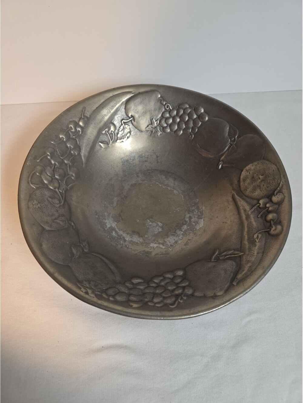 Vintage Wilton Armetale 12.75" Fruit Pattern Large Serving Bowl Centerpiece RWP